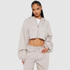 Conjunto de chándal 2 en 1 para mujer: Sudadera con capucha corta con cremallera y pantalones de chándal de pierna ancha, estilo vintage lavado, ecológico y de peso pesado, con logo frontal. - Product Image 3