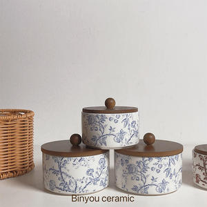 Ensemble de pots à bougies et pots à épices en céramique, style hôtel européen, peints à la main, avec couvercles en bois, motif floral - Product Image 4