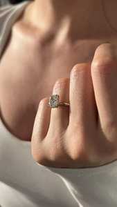 Bague de fiançailles avec halo caché en diamant de laboratoire allongé de 2 carats, or 14 carats, diamant allongé, certifié IGI - Product Image 3