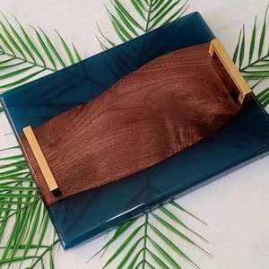 Bandeja de servir y almacenamiento de resina epoxi con acabado brillante y madera con asas metálicas para té, café, desayuno, bandeja de lujo para mesa. - Product Image 4