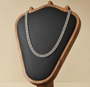สร้อยคอเงินแท้ 925 ชุบโรเดียม ประดับเพชรโมอิสซาไนต์ VVS แบบ Cuban Link ขนาด 20 มม. ดีไซน์แบบ Claw Setting สไตล์ฮิปฮอป ให้ลุคเหมือนเพชร เหมาะสำหรับทั้งชายและหญิง - Product Image 2
