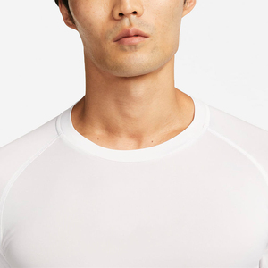 Camisetas de compresión para hombre, diseño OEM personalizado, ajuste de alto rendimiento, poliéster transpirable, tela de secado rápido para fitness y actividades deportivas - Product Image 2