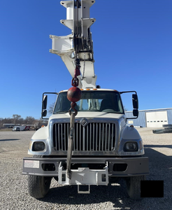 Grue de camion montée sur International Workstar 7500 de 2006, modèle AC26-103RM, capacité de levage de 2200 lb. - Product Image 1