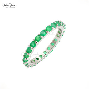 Bague de fiançailles éternelle en or blanc massif 14 carats avec émeraudes naturelles 1,44 carat, délicate et empilable, fabriquée en Inde - Product Image 1