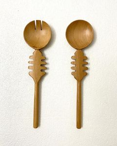 Ensemble cuillère et fourchette à salade en bois avec manche sculpté, ustensiles de cuisine en bois naturel faits à la main pour mélanger, saupoudrer et servir - Product Image 1