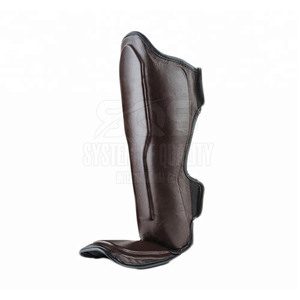 Espinilleras ligeras con carcasa exterior resistente, ideales para sesiones de entrenamiento y actividades deportivas diarias. - Product Image 4