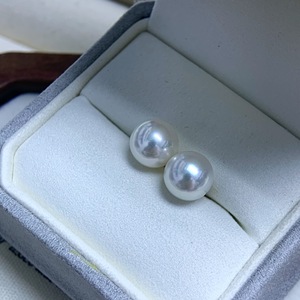 Boucles d'oreilles en perles d'Akoya d'eau de mer naturelles de 6 à 8 mm, rondes et légèrement imparfaites, design simple pour la vente en gros - Product Image 1
