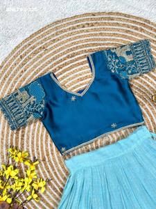 Lehenga acampanado de viscosa pesada con seda y tejido a cuadros, listo para usar, con blusa de manga bordada con motivos animales. Exportador indio. - Product Image 4