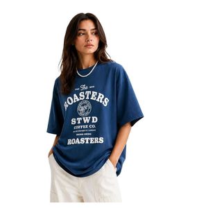 Camiseta de algodón extragrande para mujer The Roasters, cuello redondo, corte holgado, estampado de letras, azul, manga regular, para todas las estaciones - Product Image 1