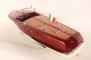 Bateau à moteur Riva Corsaro en bois fait main - Modèle de yacht italien classique vintage des années 1940 pour la décoration de la maison ou du bureau - Product Image 4