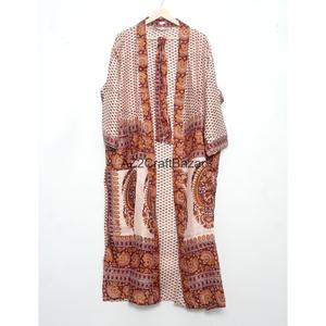 Robe Kimono Vintage en Soie, Style Bohème, Tenue de Détente, Cache-maillot de Festival, Patchwork Fait Main en Sari et Soie Recyclée, Respirante, Col en V, Cordon de Serrage - Product Image 4