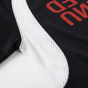 T-shirt court sportif noir et blanc avec imprimé miroir rouge |   T-shirt à manches raglan avec empiècements en mesh pour le streetwear |   Fournisseur de Marque Privée OEM - Product Image 4