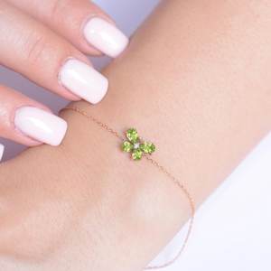 สร้อยข้อมือผีเสื้อเพอริดอท รูปทรงลูกแพร์ เพอริดอทแท้ที่ได้รับการรับรอง ประดับเพชรธรรมชาติ - Product Image 4