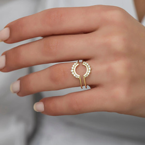 Anillo Abierto de Oro Amarillo con Diamante Cultivado en Laboratorio en Forma de Luna Creciente - Product Image 3
