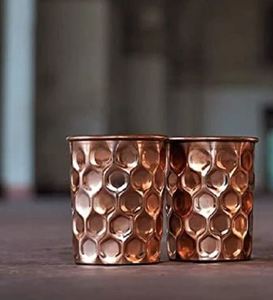 Verres à boire en cuivre gravés, design personnalisé, gobelets métalliques pour eau, jus, cocktails, durables, réutilisables, pour cuisine et bar. - Product Image 3