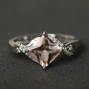 แหวนหมั้นมอร์แกไนต์สีชมพูทรงปรินเซสคัท แหวนมอร์แกไนต์ เครื่องประดับชั้นดีสำหรับผู้หญิง - Product Image 1
