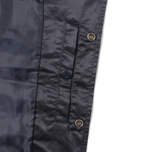 เสื้อแจ็คเก็ตวาร์ซิตี้ผ้าซาตินสีน้ำเงินกรมท่าสำหรับผู้ชาย แจ็คเก็ตเบสบอลคลาสสิกแบบมีกระดุมแป๊ก แจ็คเก็ตเลตเตอร์แมนผ้าไหมเงาสีน้ำเงินเข้ม - Product Image 6