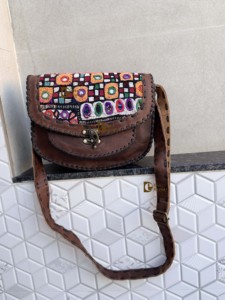 Bolso bandolera de cuero genuino hecho a mano con aspecto de BANJARA elegante para mujer de diseñador con bordado elegante bolso gitano multiusos - Product Image 2