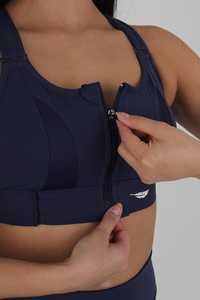 Ensemble de yoga trois pièces pour femmes professionnelles : leggings sans couture taille haute, soutien-gorge de sport à maintien moyen, veste d'entraînement légère - Product Image 3