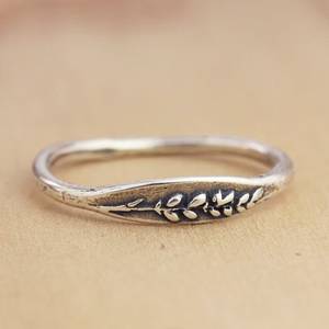 Anillo de Oro Blanco de 14K con Diseño de Hoja y Rama, Anillo de Boda para Mujer, Anillo Rústico con Motivos Naturales - Product Image 4