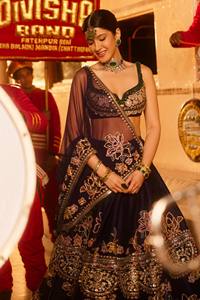 Lehenga Choli de Seda Morada para Mujer con Bordado Dorado, Traje Tradicional Indio Pakistaní para Boda, Largo hasta el Suelo, Corte Holgado - Product Image 2