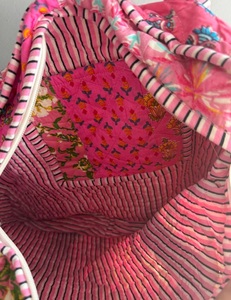 Bolso tote de hombro acolchado de algodón rosa con estampado floral, bolso de fin de semana con cierre de cremallera para viajes, compras, playa, regalo para ella - Product Image 6
