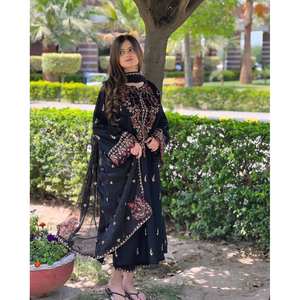 Conjunto de Traje de Fiesta en Tela Chifón con Bordado de Lentejuelas para un Look Elegante - Product Image 4