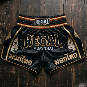 Pantalones Cortos de Muay Thai Regal Three, Camuflaje con Detalles Dorados, Impresión por Sublimación, 100% Poliéster, Ropa de Artes Marciales - Product Image 5