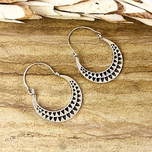 Pendientes de Aro Boho de Último Diseño 2026, Joyería Étnica de Latón para Mujer, Acabado Plateado Oxidado, Diseño Geométrico de Luna Creciente, Para Venta al por Mayor OEM ODM - Product Image 5