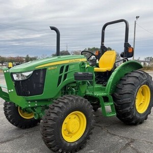 Tractor Agrícola John Deere 5050 D/E Usado de Calidad con Motor de 50 HP y Cargador para Uso Agrícola - Product Image 6