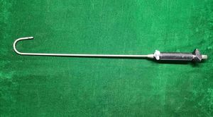 เครื่องมือผ่าตัดแบบโค้งทำจากสแตนเลสสตีล ยี่ห้อ Debakey Satinsky Clamp ขนาด 10 มม. x 330 มม. สำหรับการผ่าตัดผ่านกล้อง ได้รับการรับรองมาตรฐาน CE ใช้ซ้ำได้ - Product Image 2