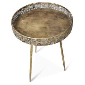 Mesa Auxiliar Decorativa de Metal con Patrón Floral Grabado y Acabado Antiguo para un Estilo Interior Tradicional - Product Image 4