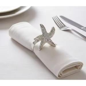 Anneau de serviette en métal élégant et luxueux pour la décoration de table de réception de mariage, la mise en scène de banquet et la mise en place de repas raffinés - Product Image 1