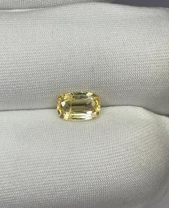 Zafiro amarillo natural, corte cojín, sin tratamiento térmico, piedra limpia sin imperfecciones. - Product Image 1