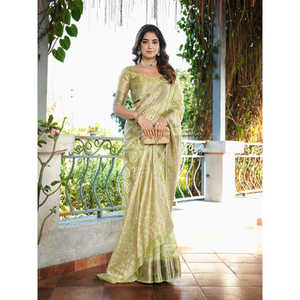 Sari Patola en organza vert pistache tissé Zari pour femme, collection Elite Weaves, idéal pour les mariages, en stock - Product Image 3