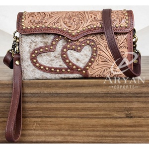 กระเป๋าคลัทช์หนังแท้ลายสลักมือสุดหรูสำหรับผู้หญิง รุ่นฮิตขายดีปี 2026 กระเป๋าสะพายข้างหนังวัวแท้สไตล์ตะวันตก พร้อมสายคล้องมือขนาดเล็ก - Product Image 1