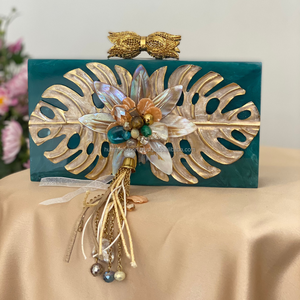 Pochette élégante imperméable à motif de pierres perlées pour les soirées et les occasions spéciales - Product Image 1