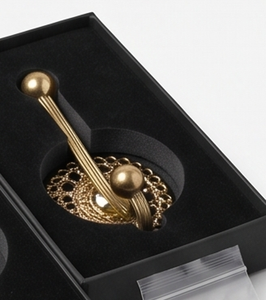 Artisanal Vintage Gold Plated Wall <b>Hook</b> With Ornate Base Self-Adhesive Design Heritage Style Home Accent For Clothing Storage - Product Image 6