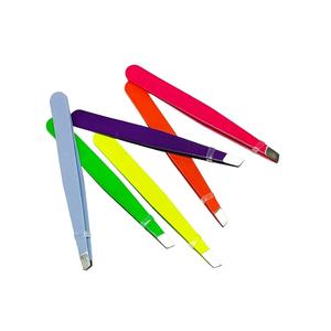 Pinzas de Precisión Inclinadas de Acero Inoxidable KIMBEL para Dar Forma a las Cejas y Eliminar el Vello Facial - Product Image 3