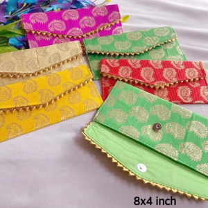 Set de Sobres de Brocado Hechos a Mano, Portamonedas Festivo con Diseño Paisley en Zari Dorado, Elegantes Fundas para Regalos - Product Image 1