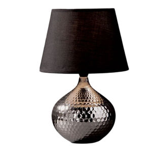 Lámpara de mesa de metal martillado de latón antiguo moderno, suministro directo de fábrica, para decoración de hoteles y hogares, a un precio asequible. - Product Image 4