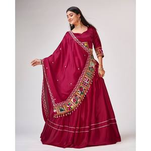 Ensembles de créateurs pour femmes Beautiful Gamthi Work Lehenga Choli - Product Image 2