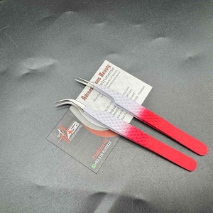 Pinzas navideñas Colección Pinzas para pestañas rojas y blancas Pinzas de extensión de pestañas con logotipo privado de acero sostenible - Product Image 2