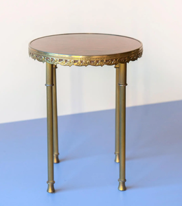 Nouvelle arrivée : Table d'appoint ronde en laiton français sur mesure, avec bordure décorative en filigrane et pied cannelé, table basse décorative pour boissons, vente en gros - Product Image 5