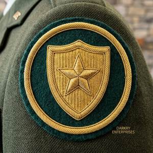 Parche Redondo Bordado a Mano con Hilo de Oro, Escudo con Estrella, Insignia Circular de Fieltro Verde, Servicio Personalizado para Uniformes - Product Image 1