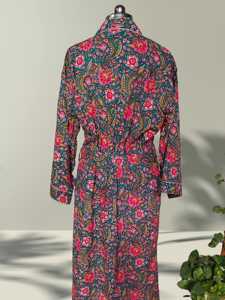 Vestido largo de algodón bordado con cuello en V, mangas largas, corte holgado, para fiesta, con volantes en el bajo, bolsillos y estilo vintage. - Product Image 3