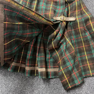 Mini-jupe écossaise vintage en laine faite à la main, plissée, à carreaux verts, avec boucle, style écolière, 2026 - Product Image 4