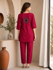Ensemble Kurti et pantalon pour femme avec broderie, col en V, coupe ample, style décontracté Inde Pakistan, longueur cheville - Product Image 3