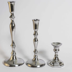 UNICORN HANDICRAFTS Candelabro de Aluminio Hecho a Mano, Candelabro de Metal Negro, Decoración Navideña Ecológica de Estilo Vintage - Product Image 3