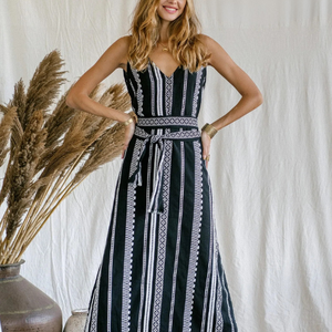 Vestido Maxi Jacquard con Cuello en V en Blanco y Negro, Vestido Largo de Algodón con Estampado Tribal Geométrico, Atuendo Romántico de Verano con Cinturón - Product Image 3